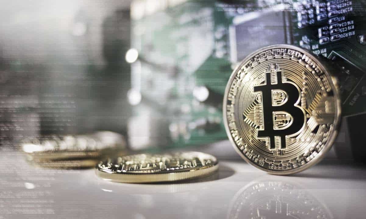 Bitcoin Steals the Show With 98% of Weekly Inflows, Solana Trails Behind: CoinShares